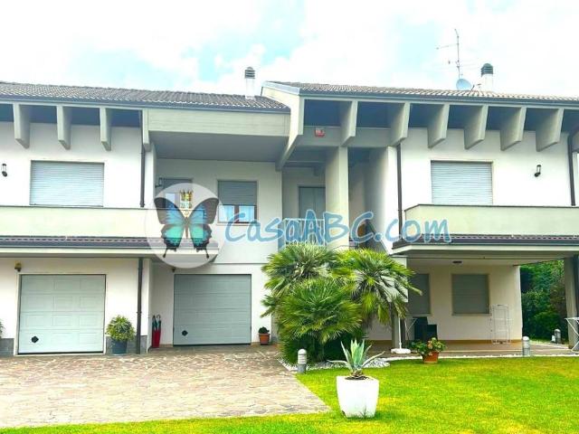Villa Indipendente in vendita a Telgate, Lombardia