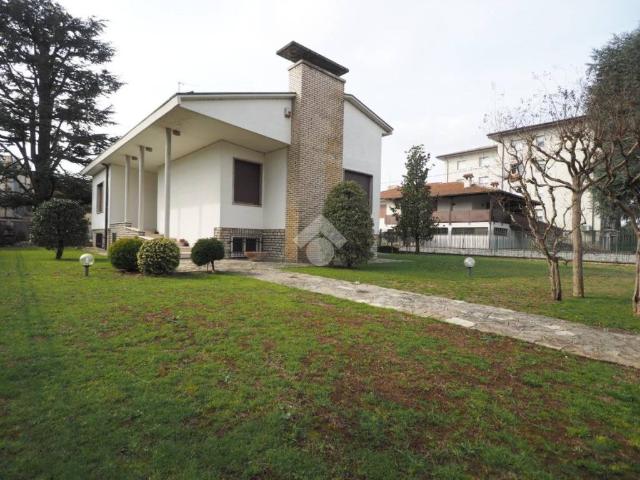 Villa Indipendente in vendita a Telgate, Lombardia