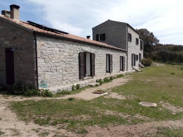 Villa Indipendente in vendita a Tempio Pausania, Sardigna/Sardegna