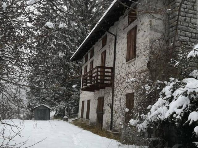 Villa Indipendente in vendita a Comunità montana della valle Camonica, Temù