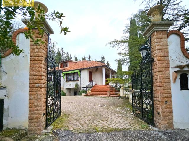 Villa Indipendente in vendita a Scapriano, Teramo