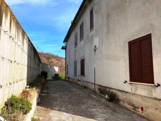 Villa Indipendente in vendita a Teramo, Abruzzo
