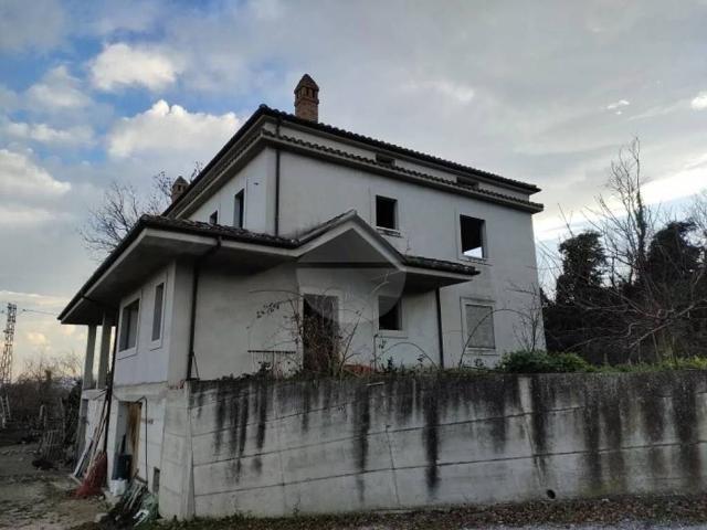 Villa Indipendente in vendita a Teramo, Abruzzo