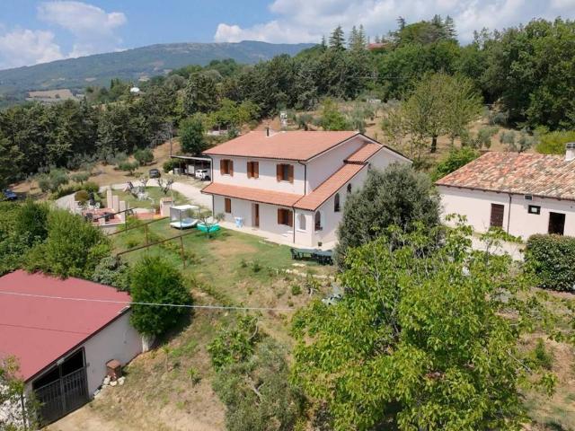 Villa Indipendente in vendita a Piano della Lenta, Teramo