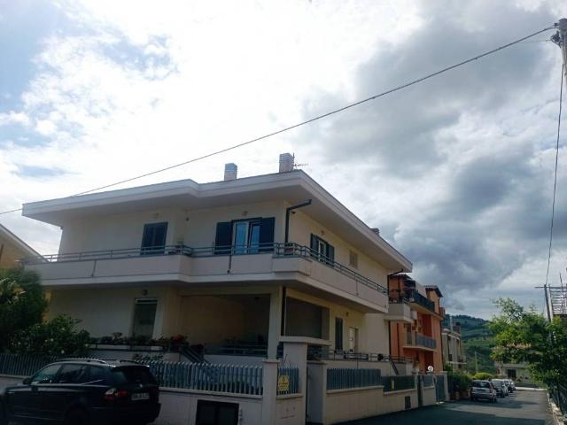 Villa Indipendente in vendita a San Benedetto, Teramo