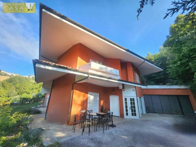 Villa Indipendente in vendita a Teramo, Abruzzo