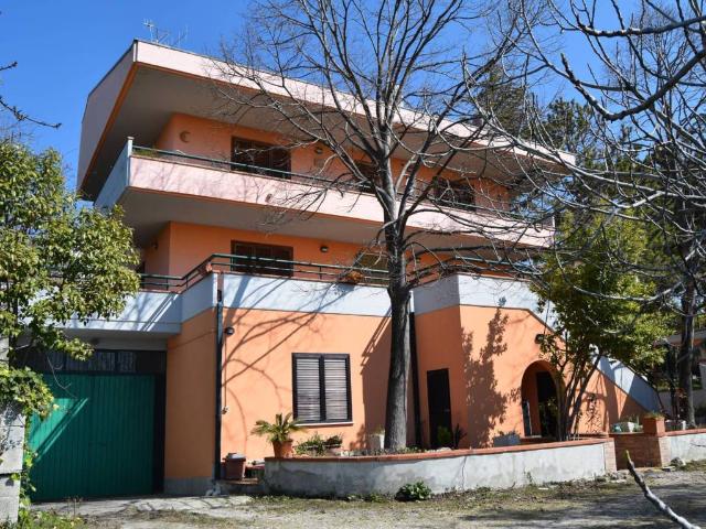 Villa Indipendente in vendita a Scapriano, Teramo