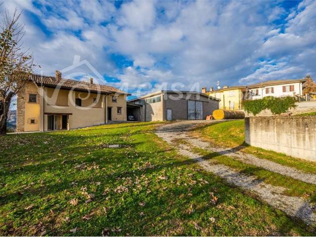 Villa Indipendente in vendita a Terenzo, Reggio Emilia