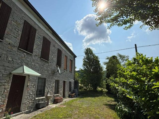 Villa Indipendente in vendita a Terenzo, Reggio Emilia
