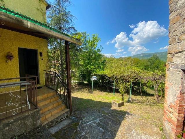 Villa Indipendente in vendita a Terenzo, Reggio Emilia
