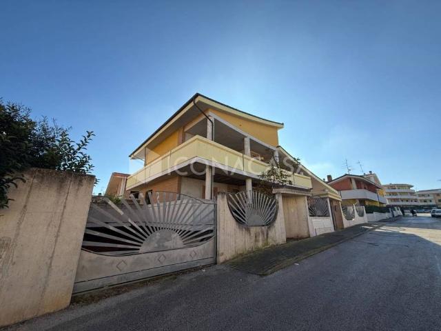 Villa Indipendente in vendita a Termoli, Molise