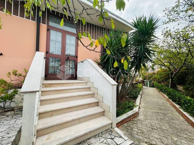 Villa Indipendente in vendita a Termoli, Molise