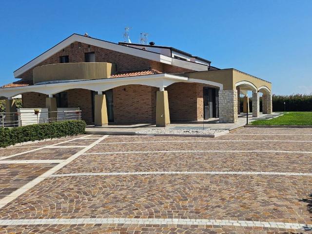 Villa Indipendente in vendita a Termoli, Molise