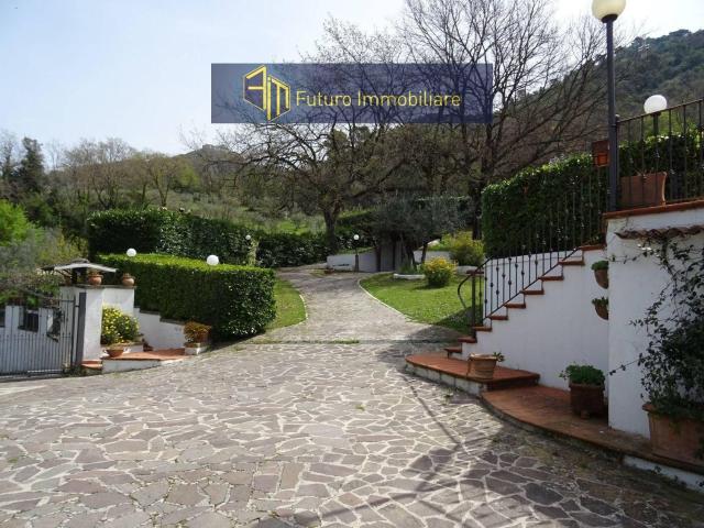 Villa Indipendente in vendita a Terni, Umbria