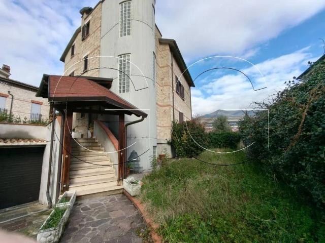 Villa Indipendente in vendita a Terni, Umbria
