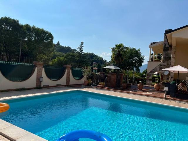 Villa Indipendente in vendita a Terni, Umbria