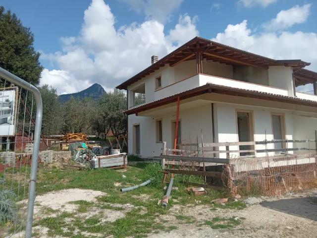Villa Indipendente in vendita a Terni, Umbria