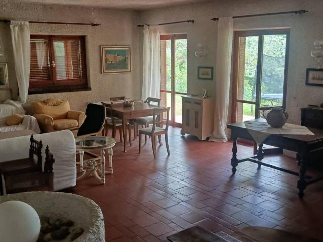 Villa Indipendente in vendita a Terni, Umbria