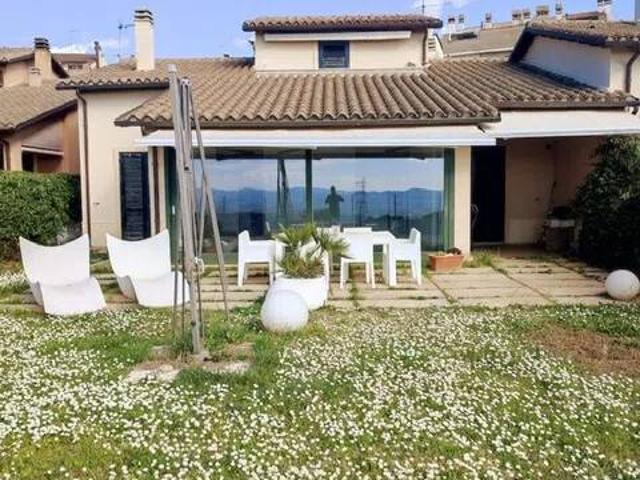 Villa Indipendente in vendita a Terni, Umbria