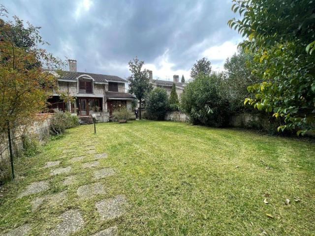 Villa Indipendente in vendita a Terni, Umbria