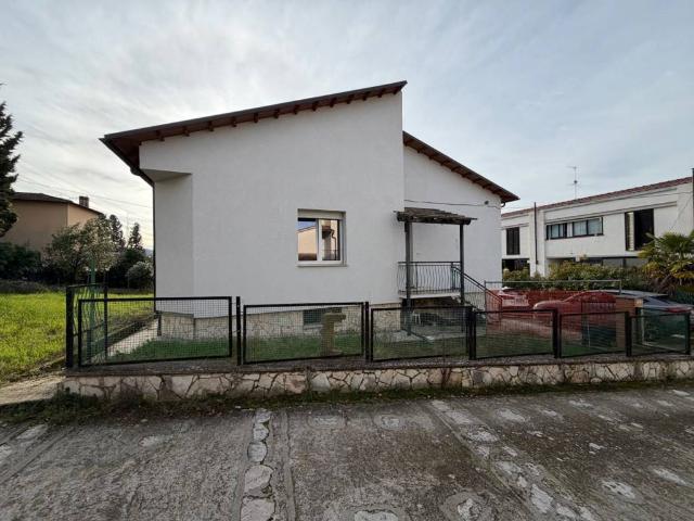 Villa Indipendente in vendita a Città Giardino, Terni