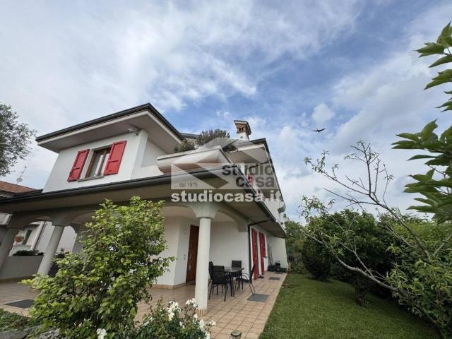 Villa Indipendente in vendita a Terno D'isola, Lombardia