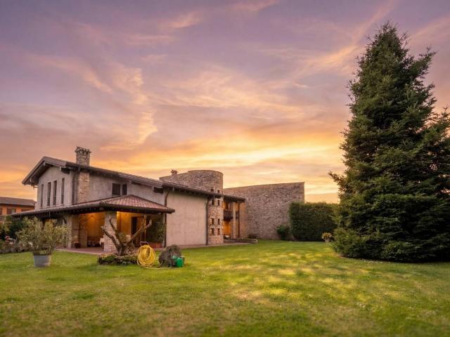 Villa Indipendente in vendita a Terno D'isola, Lombardia