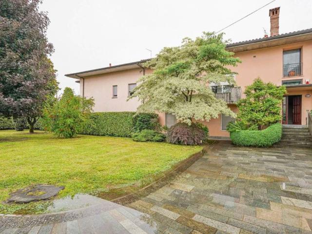 Villa Indipendente in vendita a Terno D'isola, Lombardia