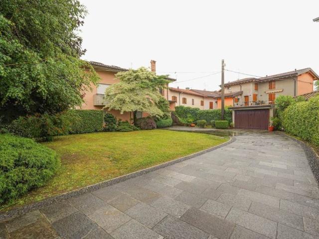 Villa Indipendente in vendita a Terno D'isola, Lombardia