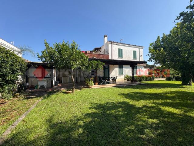Villa Indipendente in vendita a Terracina, Lazio