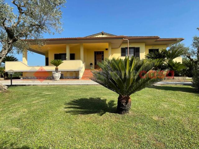 Villa Indipendente in vendita a Terracina, Lazio