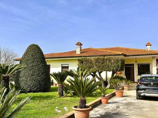 Villa Indipendente in vendita a Terracina, Lazio