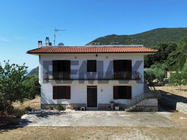 Villa Indipendente in vendita a Terracina, Lazio