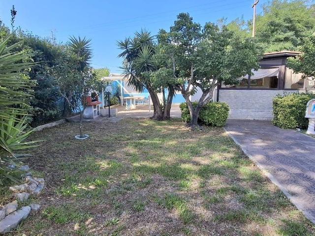 Villa Indipendente in vendita a Terracina, Lazio