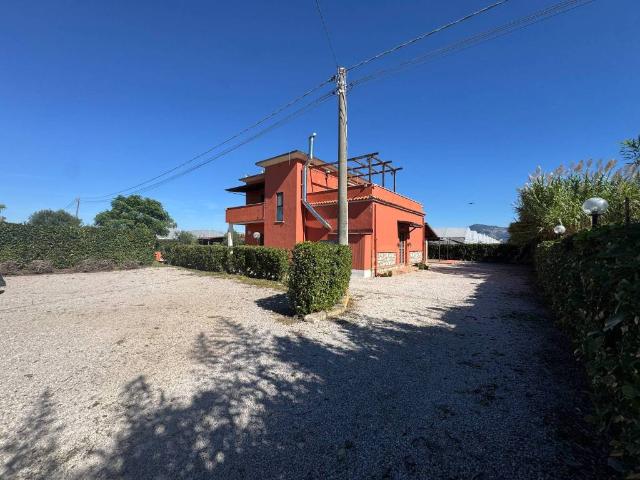 Villa Indipendente in vendita a Terracina, Latina
