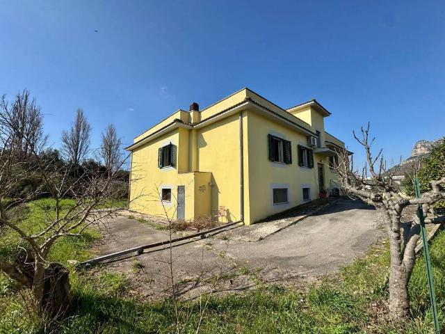 Villa Indipendente in vendita a Terracina, Lazio