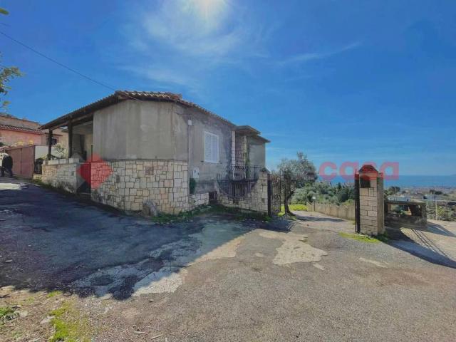 Villa Indipendente in vendita a Terracina, Lazio