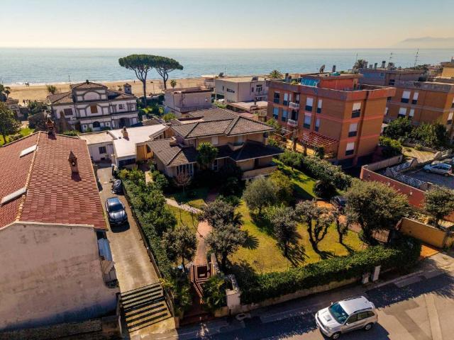 Villa Indipendente in vendita a Terracina, Lazio
