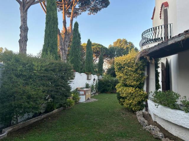 Villa Indipendente in vendita a Terracina, Lazio