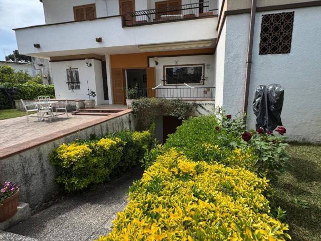 Villa Indipendente in vendita a Lido Azzurro, Terracina