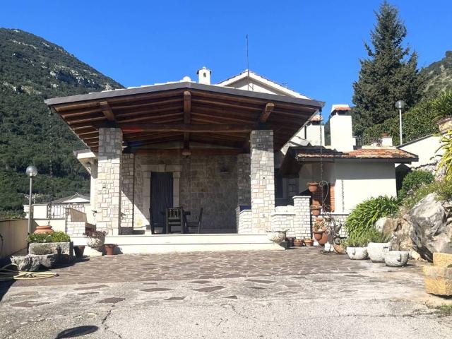Villa Indipendente in vendita a Terracina, Lazio