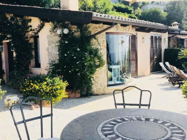 Villa Indipendente in vendita a Terracina, Lazio
