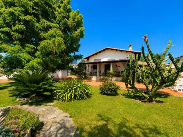Villa Indipendente in vendita a Terracina, Lazio