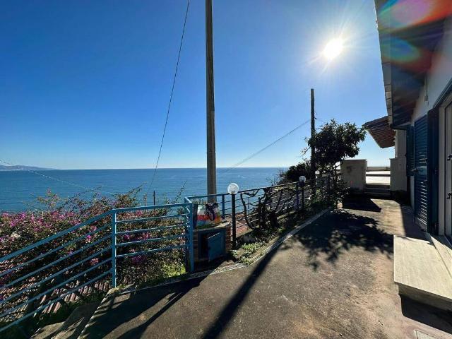 Villa Indipendente in vendita a Terracina, Lazio