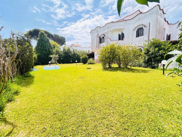 Villa Indipendente in vendita a Terracina, Lazio