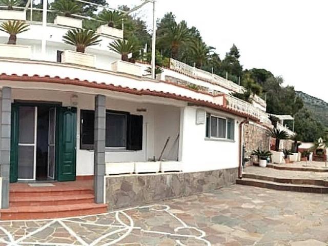 Villa Indipendente in vendita a Terracina, Lazio