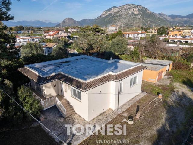 Villa Indipendente in vendita a Lido di Ulisse, Terracina