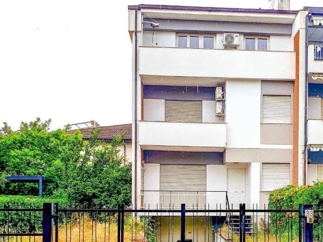 Villa Indipendente in vendita a Terracina, Lazio