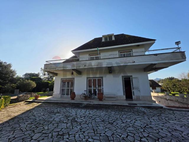 Villa Indipendente in vendita a Colle La Guardia, Terracina
