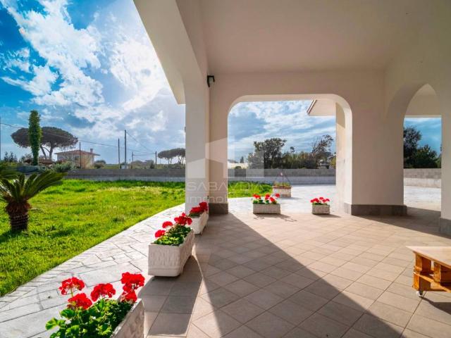 Villa Indipendente in vendita a Colle La Guardia, Terracina